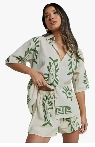 TRENDY KOREAAN SUMMER TRAVEL OUTFIT